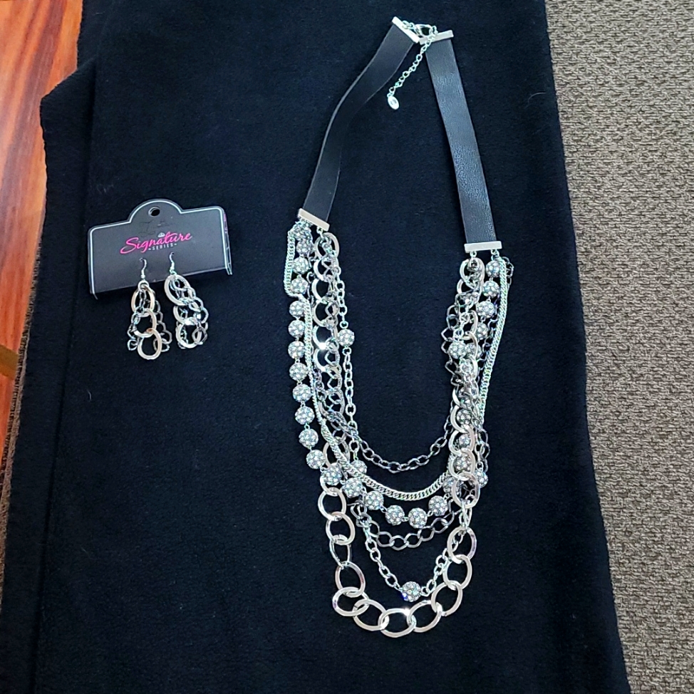 Paparazzi Necklace And Earrings